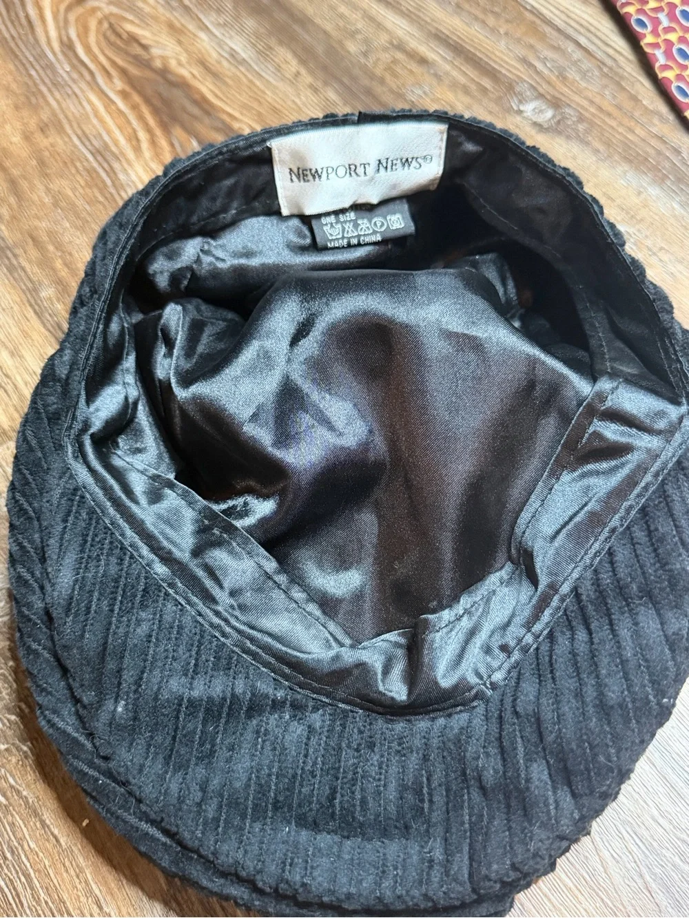 2000s y2k corduroy black news boy hat